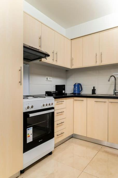 Apartment At Ano Glifada. Афины Экстерьер фото
